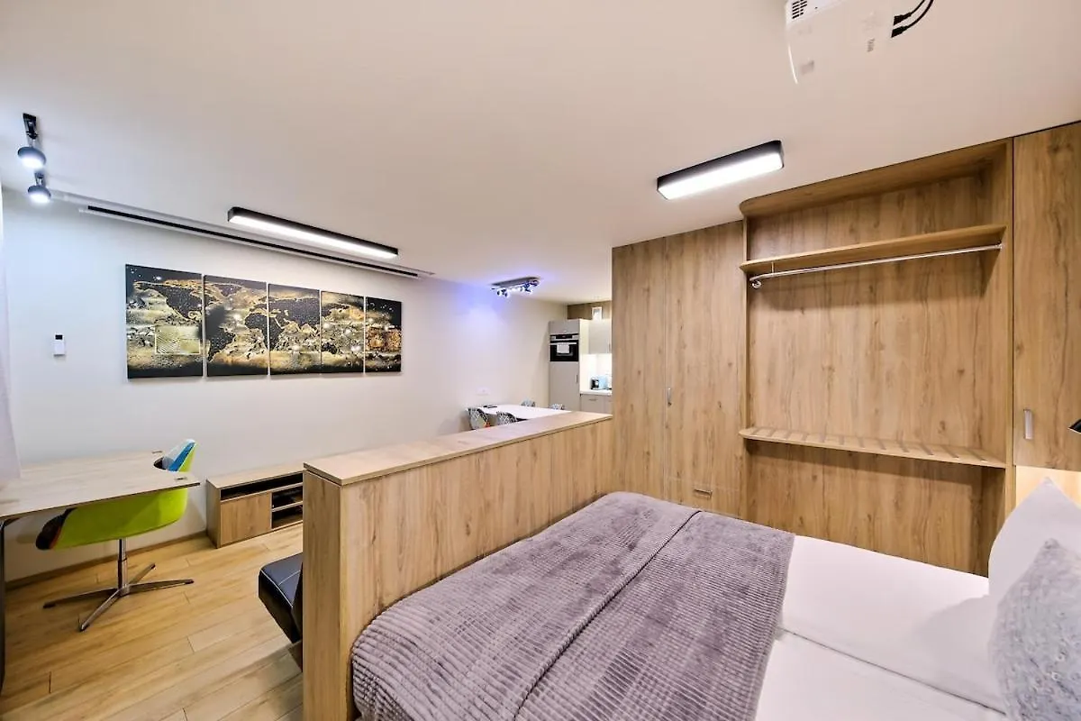 Studio Apartment With Projector And Balcony Between Main Square And Kazimierz Quarter 克拉科夫
